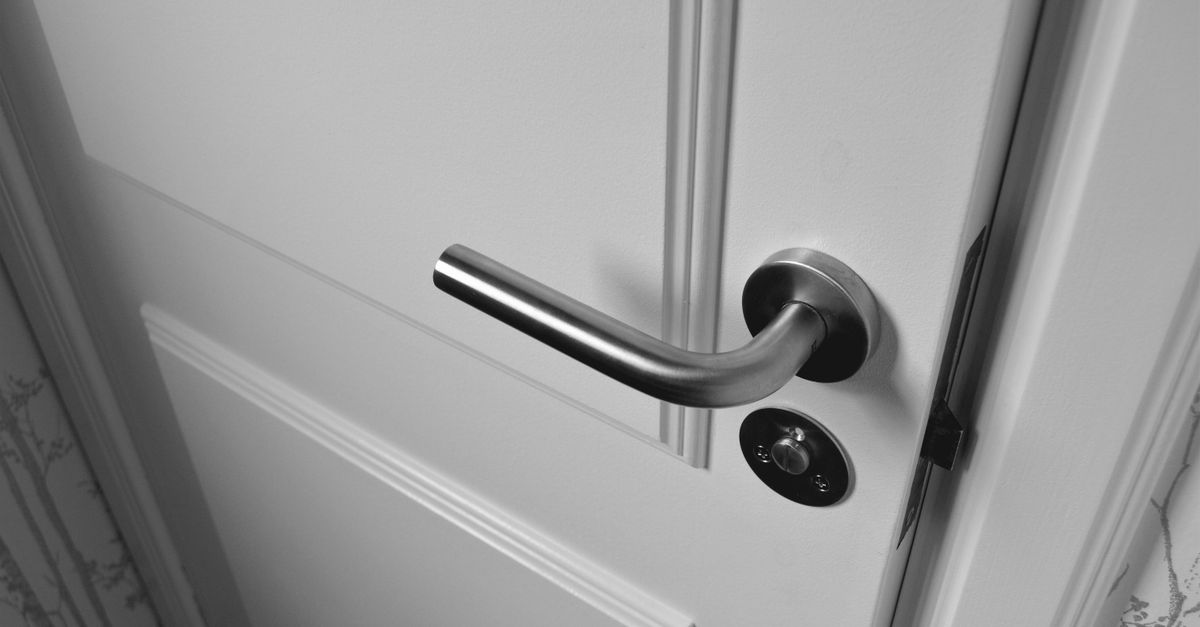 Why Your Door Knob Lock Sticks or Feels Loose — Edison NJ Locksmith